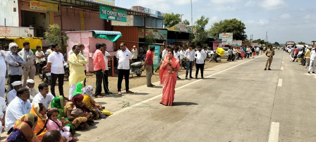 केज-कळंब रोडवर सुर्डी फाटा येथे रस्ता रोको