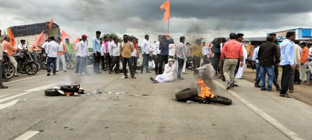 चिंचोली फाट्यावर मराठा आरक्षणाच्या मागणीसाठी रस्ता रोको