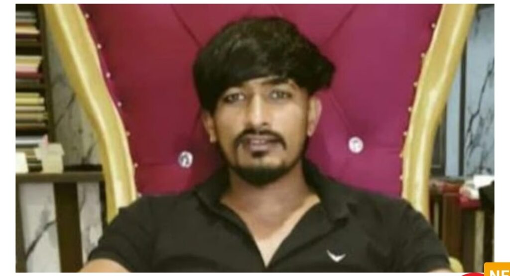 भांडण सोडवण्यासाठी गेलेल्या हॉटेल मालकाचा चाकू भोसकून खून;